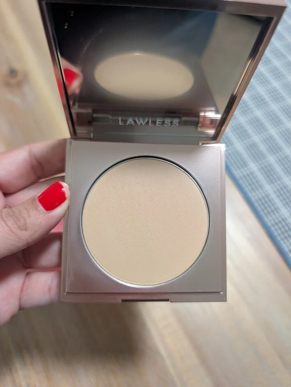 Lawless Perfecting Powder - Picture 7 of 9